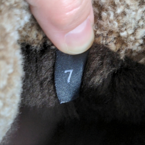 Designer Stuart Weitzman natural suede and fur winter boots, size 7 - Picture 6 of 12